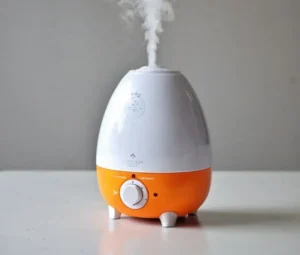 humidificador de aire blanco y naranja